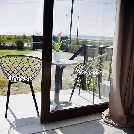 Room Nine 9 Beachfront Apartments Nea Kallikrateia Eksteriør billede
