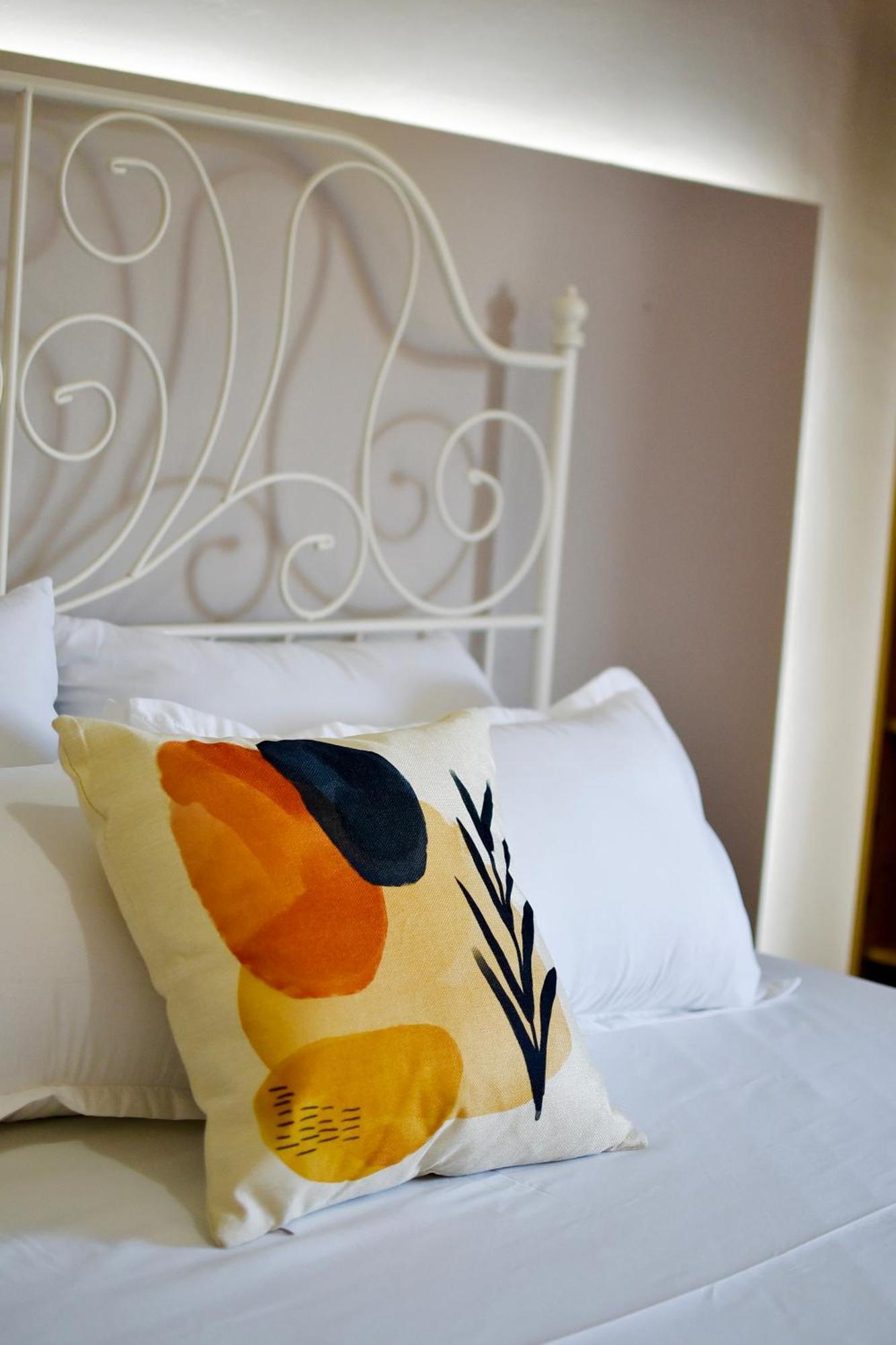 Room Nine 9 Beachfront Apartments Nea Kallikrateia Eksteriør billede