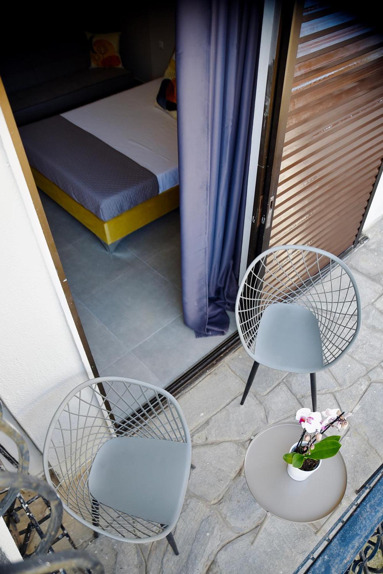 Room Nine 9 Beachfront Apartments Nea Kallikrateia Eksteriør billede