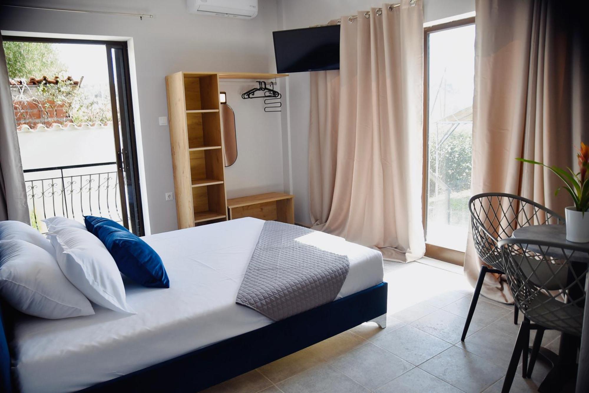 Room Nine 9 Beachfront Apartments Nea Kallikrateia Eksteriør billede